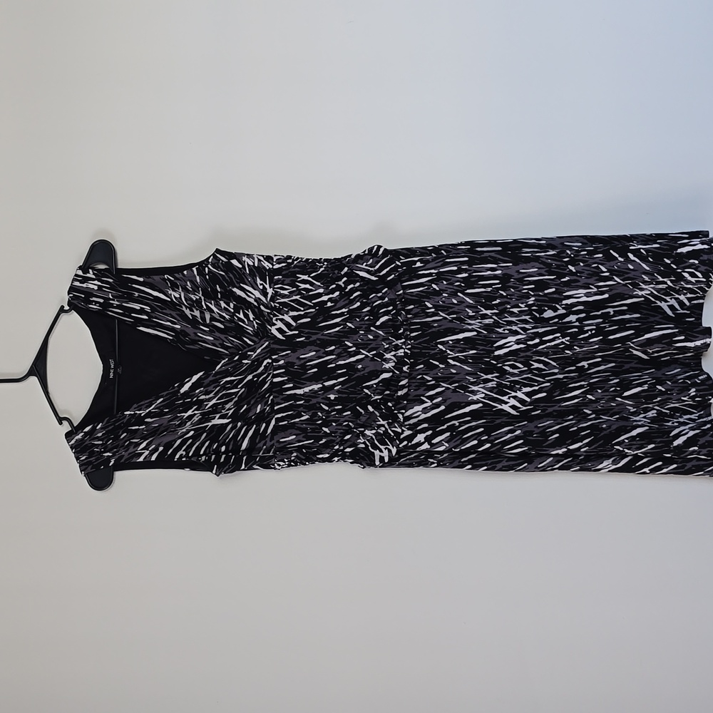 Nine West Black,White,Gray Abstract Midi Dress V Neck Size 12P